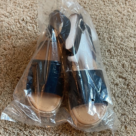 Soda Topic Open Toe Buckle Ankle Strap Espadrilles Flatform Wedge Casual Sandal - Picture 4 of 6